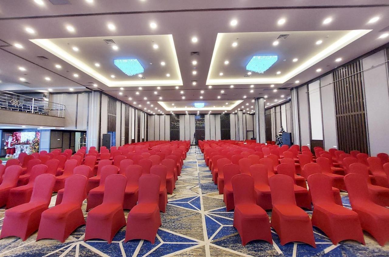 Aston Jayapura Hotel And Convention Center Exterior photo