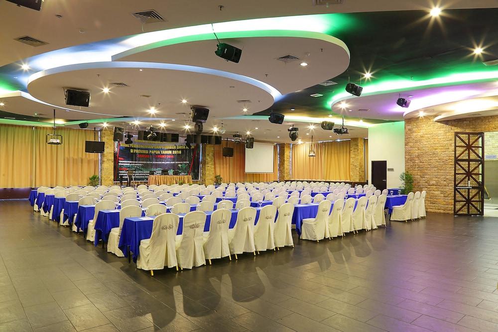 Aston Jayapura Hotel And Convention Center Exterior photo
