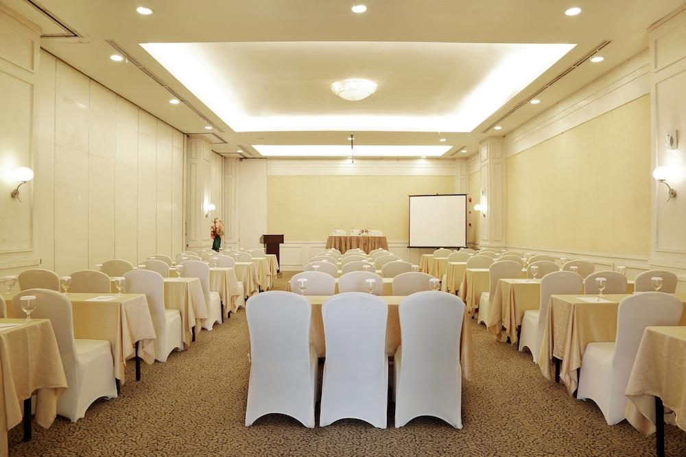 Aston Jayapura Hotel And Convention Center Exterior photo